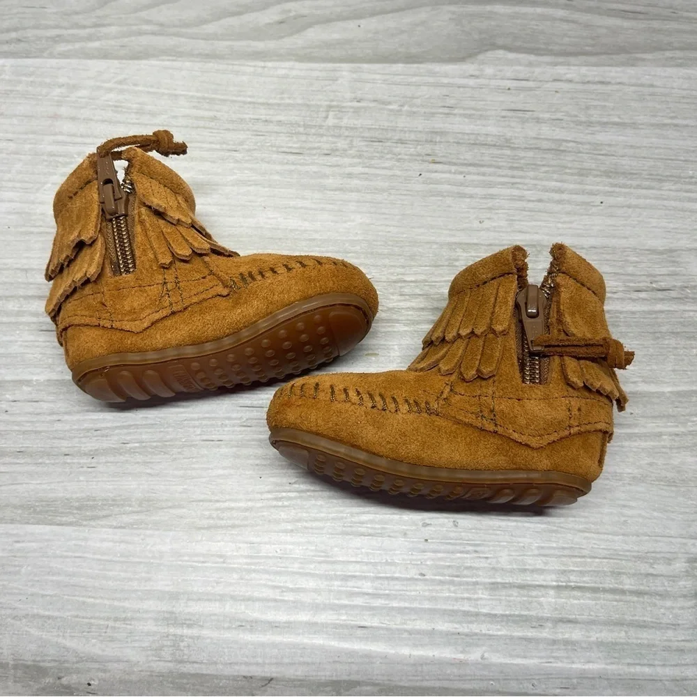 Minnetonka Double Fringe Side-Zip Tan Suede Moccasin Baby Boots size 2